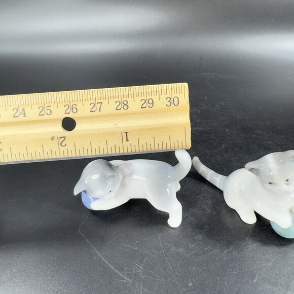 Vintage Pair Metzler Ortloff Kitty Cats Playing Ball Porcelain Figurines Germany - Picture 4 of 16